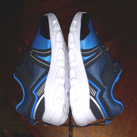 LIGHT-UP SNEAKERS NEW - Picture 6 of 10